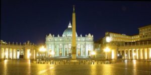 vaticano01 300x150 El teléfono móvil e Internet son malos para el alma